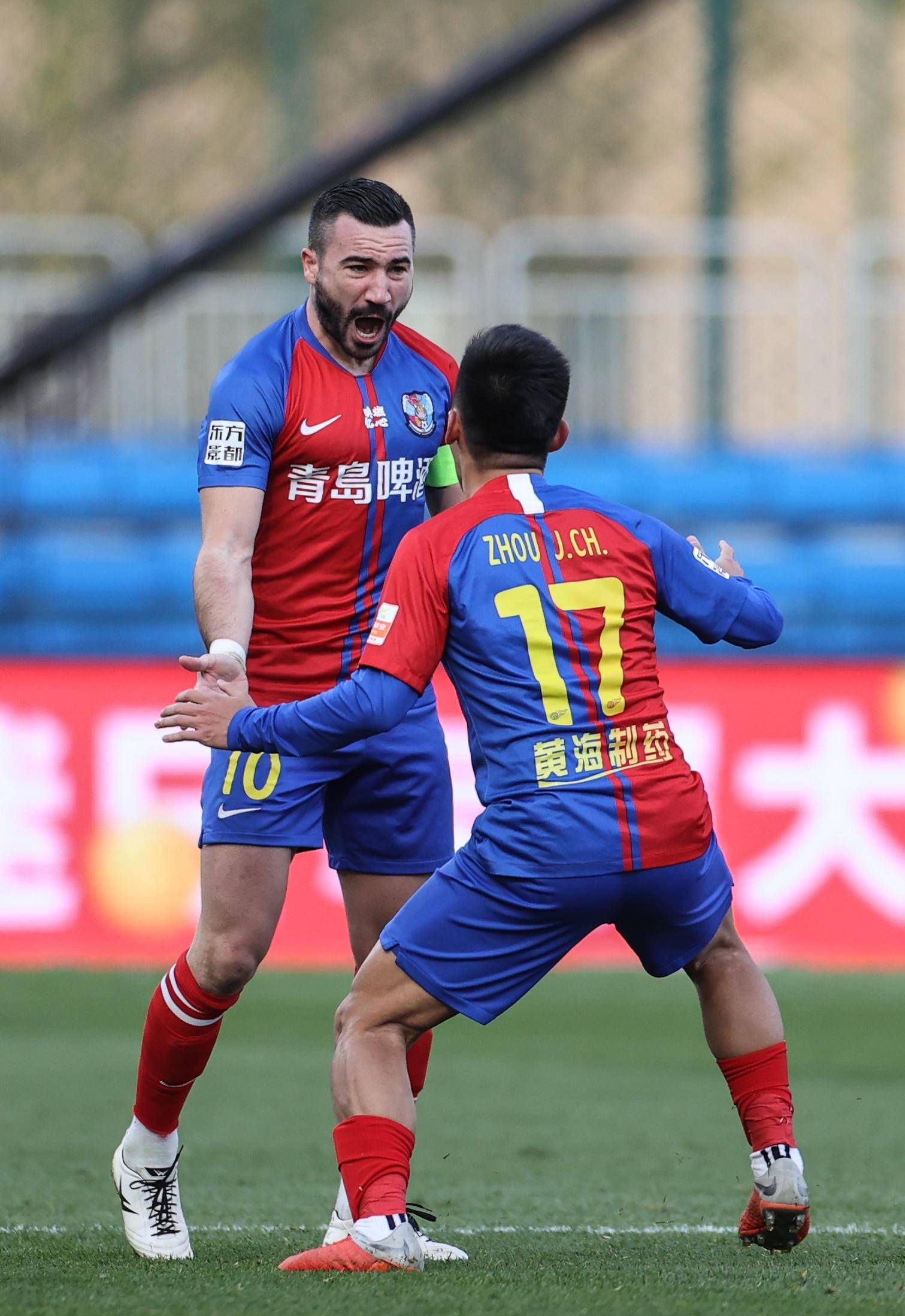 乐鱼体育 -德甲集结日再迎强敌；AC米兰迎来里程碑；主帅态度——目标明确；资深球员宣示担当的简单介绍