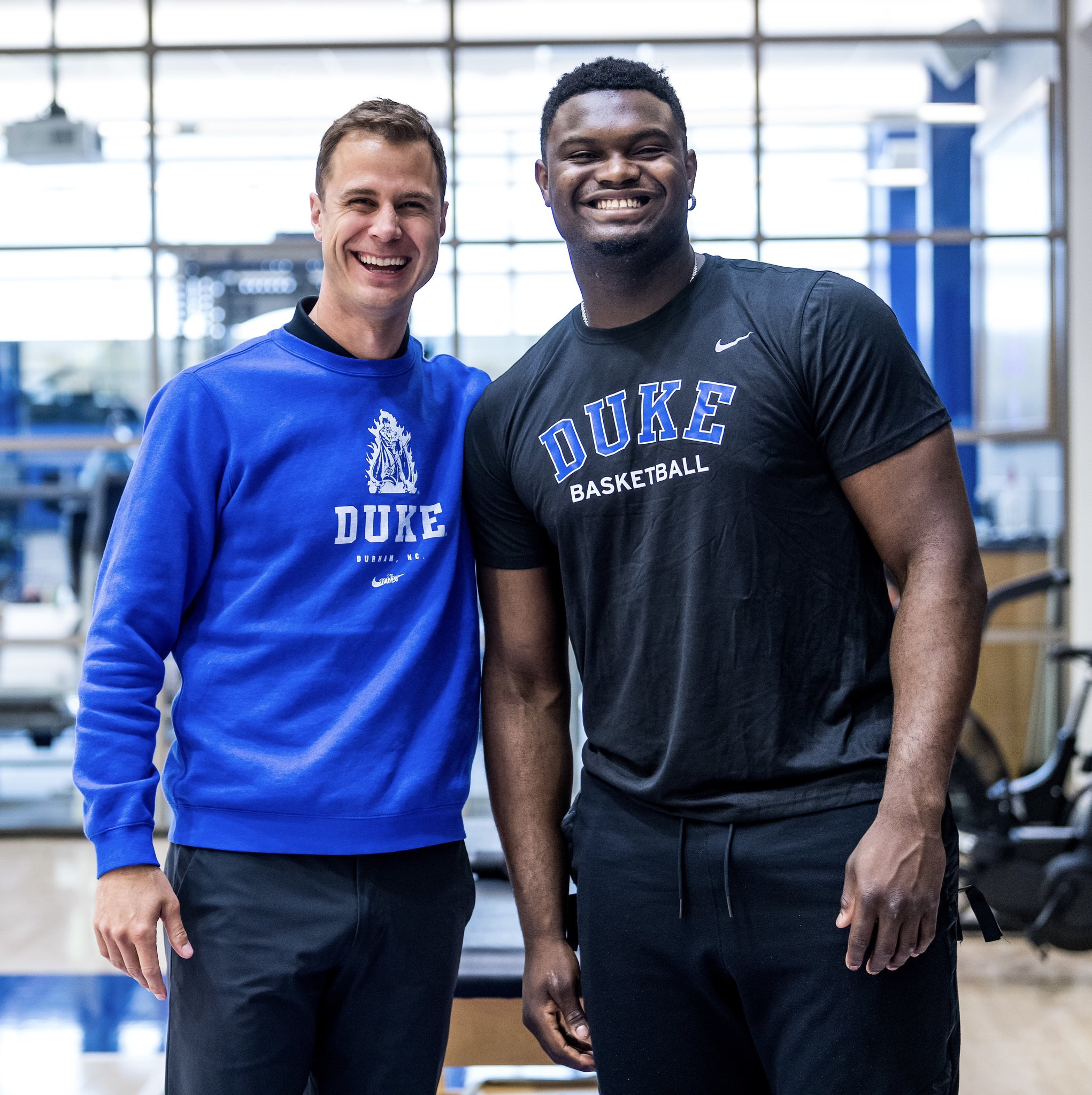 乐鱼官网入口 -摩纳哥训练开放日，今晨造点机会引欢呼，NBA季后赛在即，训练强度明显提升的简单介绍